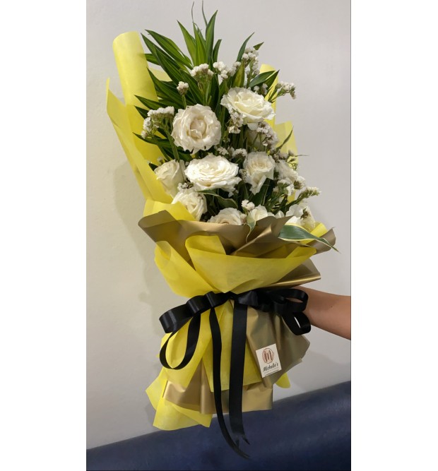 1 Dozen White Roses Bouquet