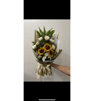 1 Dozen White roses with Sunflower